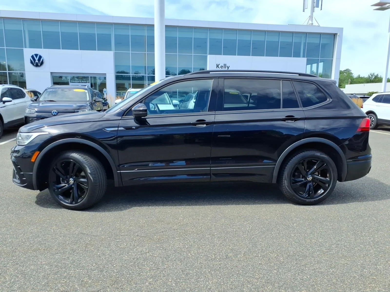 Certified Used 2023 DEEP BLACK PEARL EFFECT Volkswagen SE R-Line Black image 8