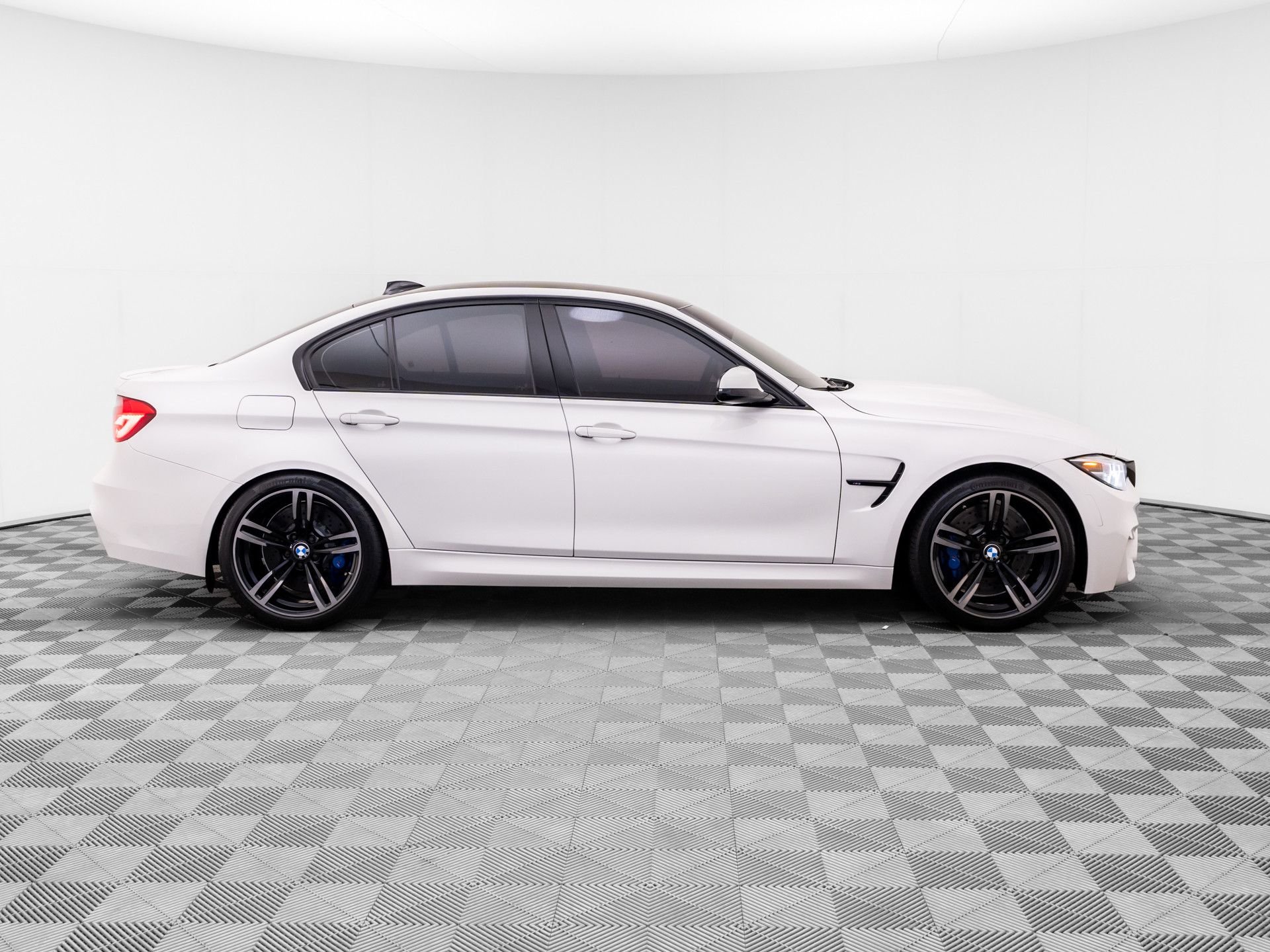 Used 2018 White BMW Base image 7