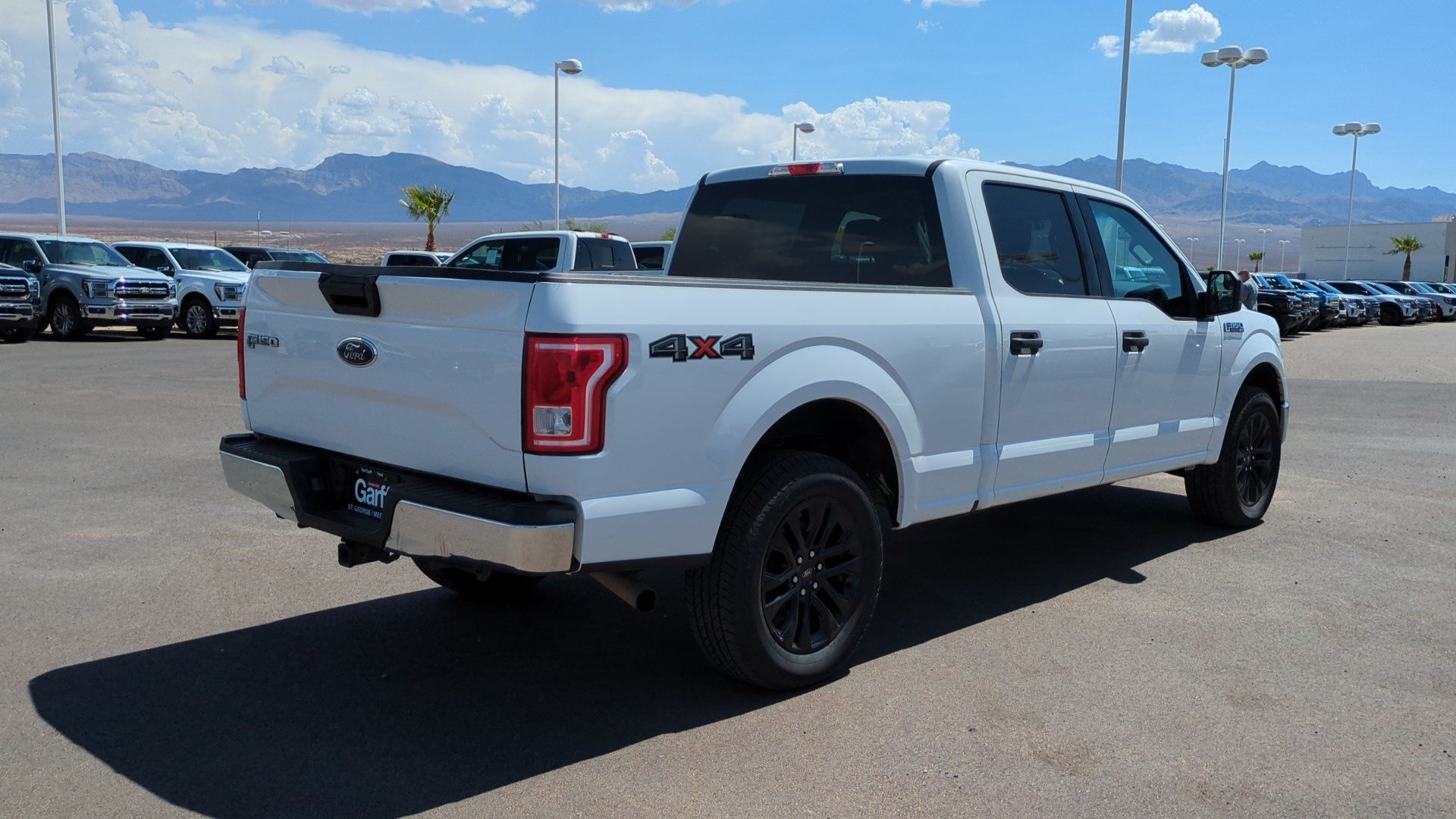 Used 2017 Ehite Ford XL image 3