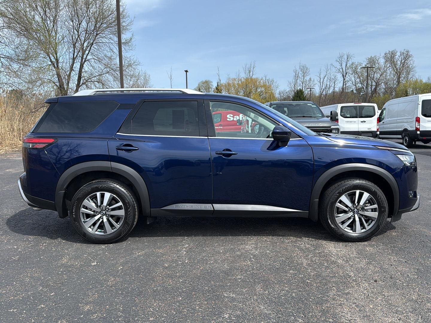 Used 2025 Deep Ocean Blue Pearl Nissan SL image 23