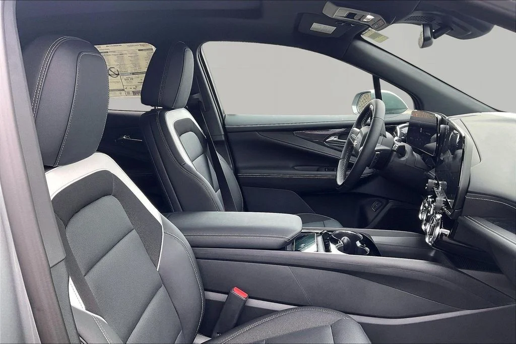 New 2025 Sterling Gray Metallic Chevrolet LT image 13
