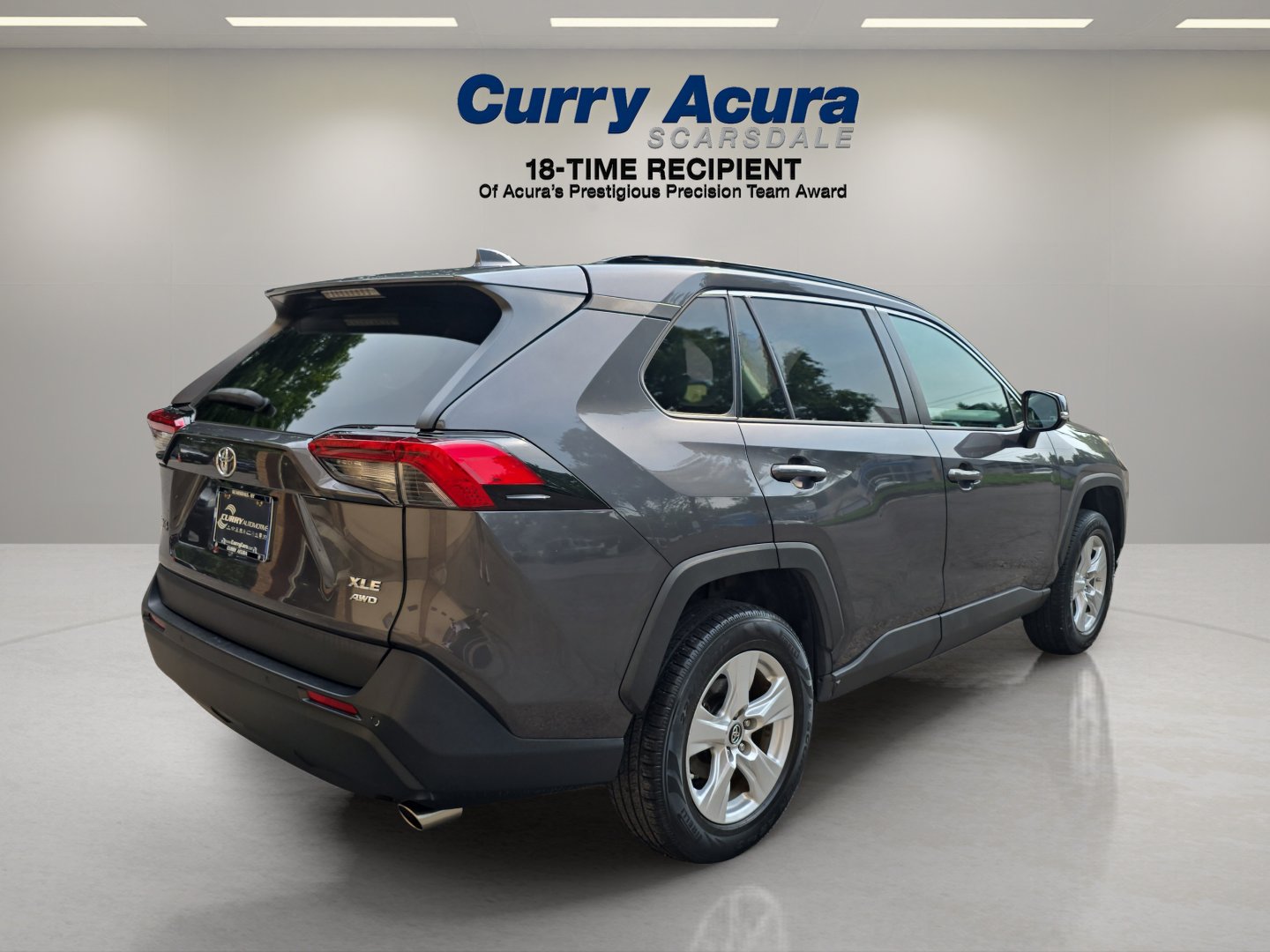 Used 2019 Gray Toyota XLE AWD image 5