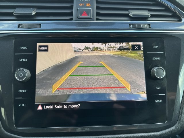 Used 2018 Green Volkswagen 2.0T SE image 23