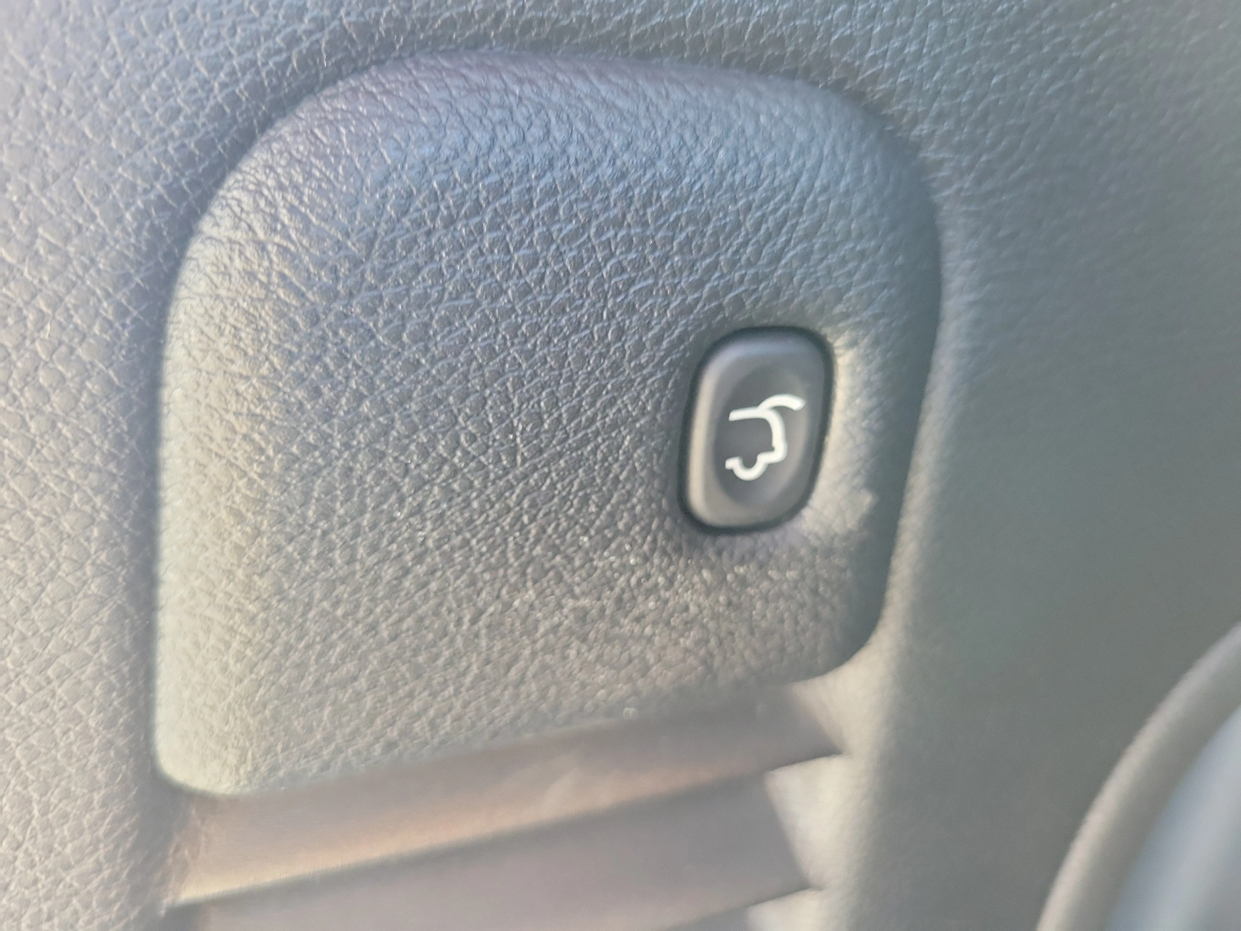 Certified Used 2021 White Jeep Laredo X image 27