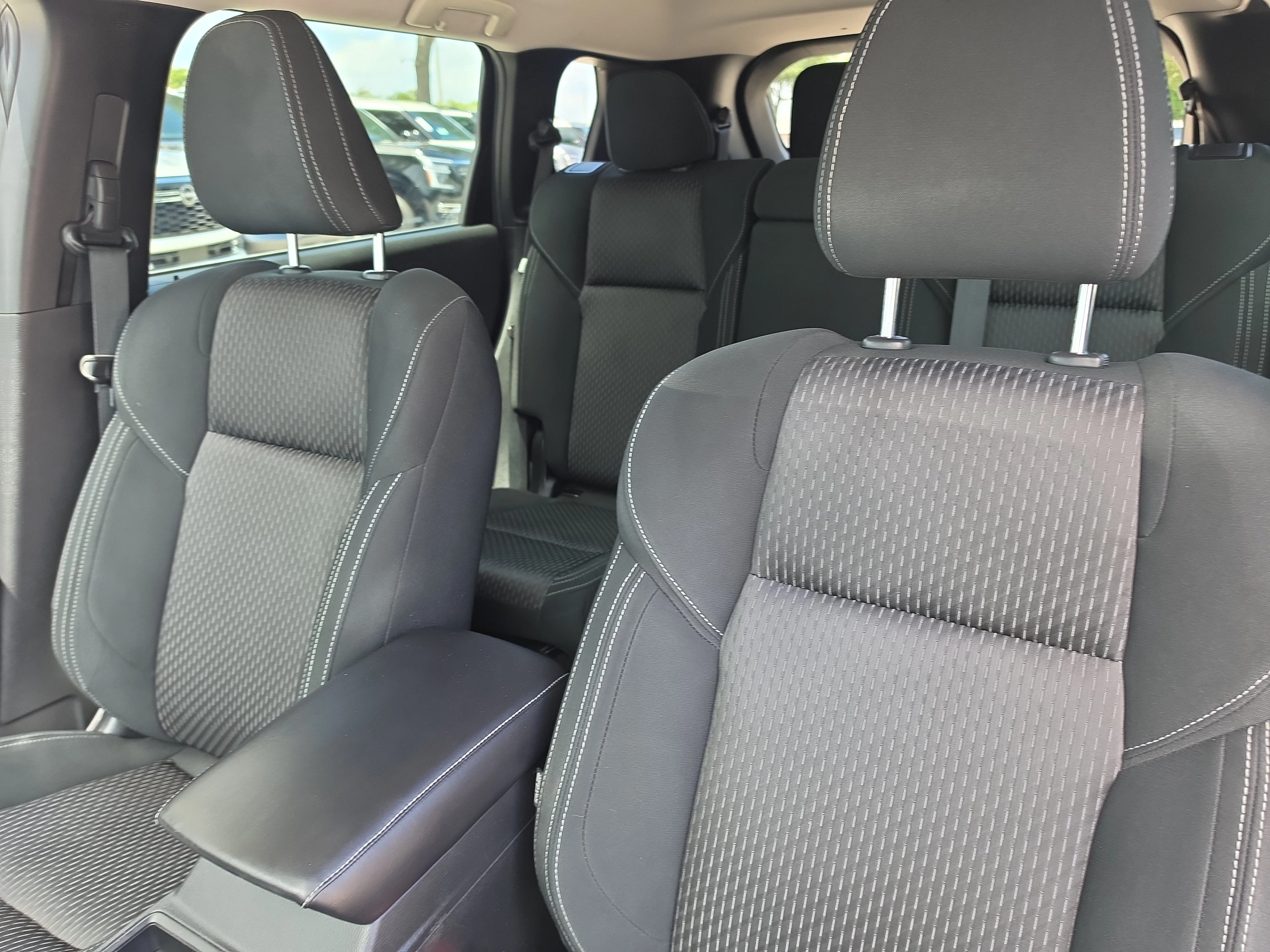 Used 2022 Black Diamond Mitsubishi ES image 21