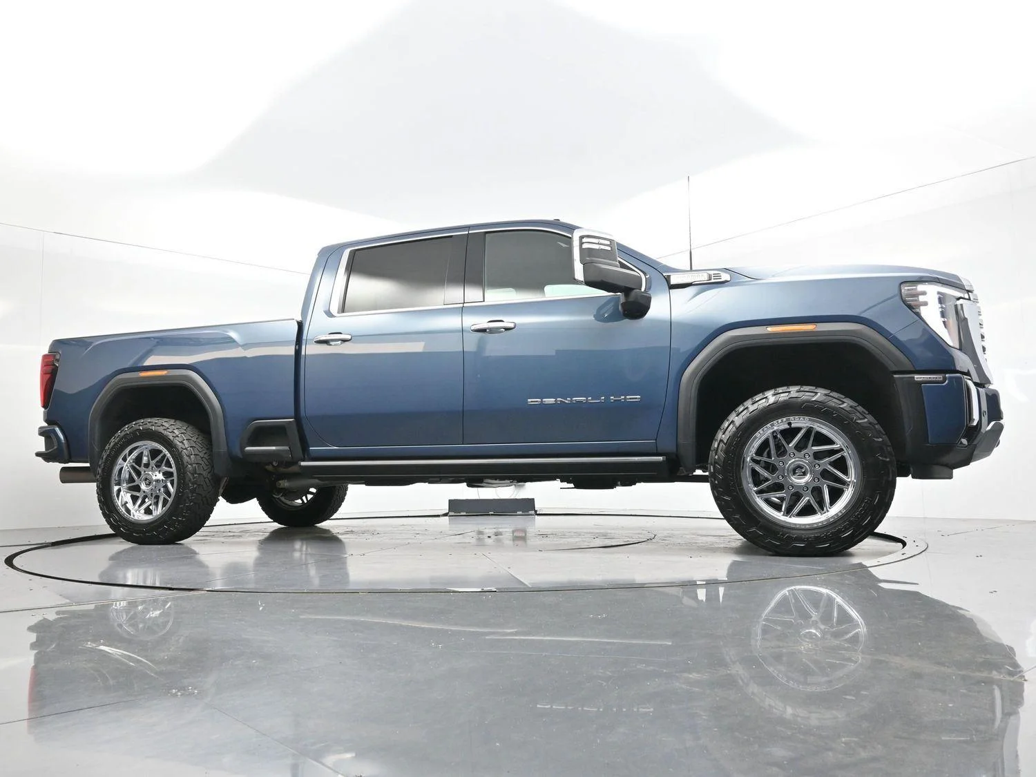 Used 2024 Downpour Metallic GMC Denali image 39