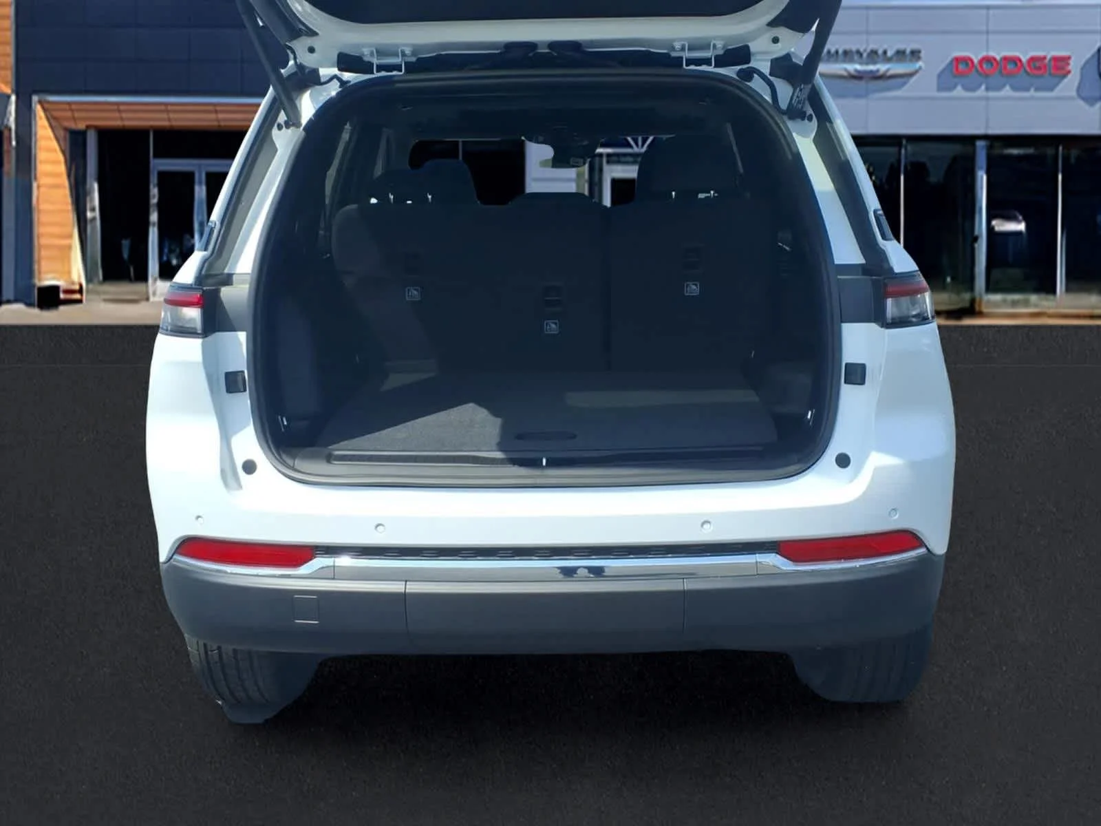 New 2026 Bright White Clear-Coat Exterior Paint Jeep Laredo X image 6