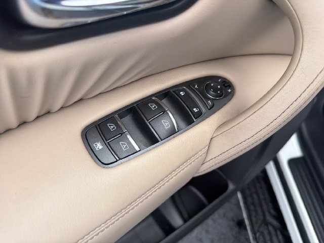 Used 2023 White Nissan SV image 5