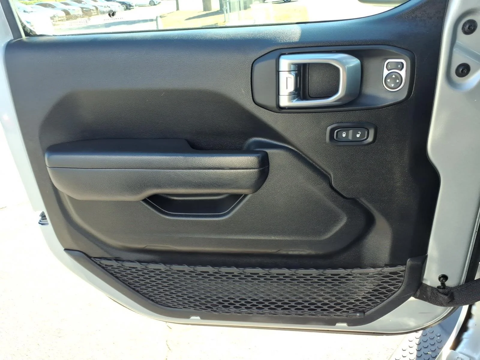 Used 2023 Silver Zynith Clearcoat Jeep Sport Altitude image 28