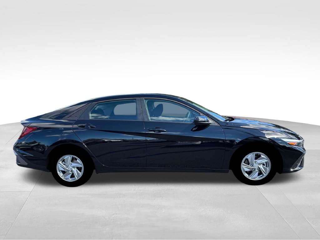 Used 2026 Black Hyundai SE image 10