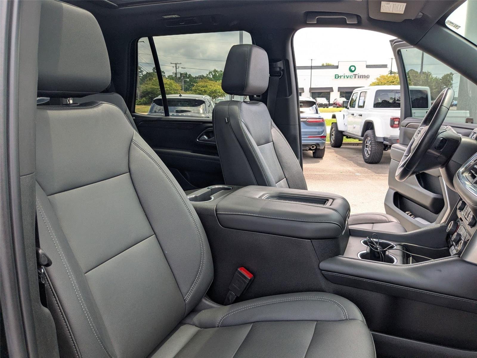 Used 2022 Black Chevrolet Z71 image 31