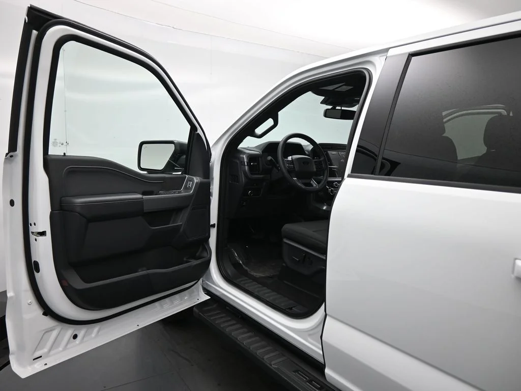 New 2026 Oxford White Ford XLT image 8