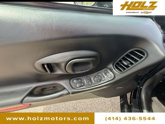Used 2001 Black Chevrolet 2dr Convertible image 20