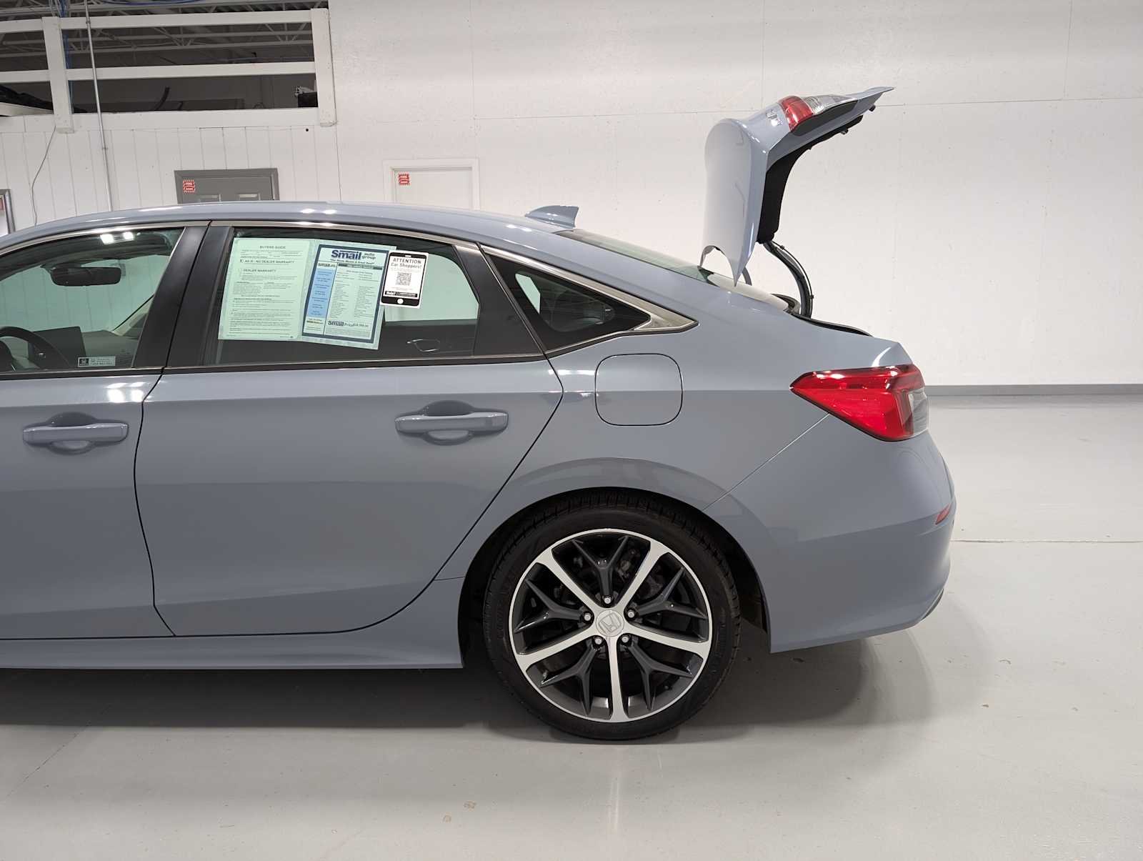 Used 2024 Sonic Gray Pearl Honda Touring image 11