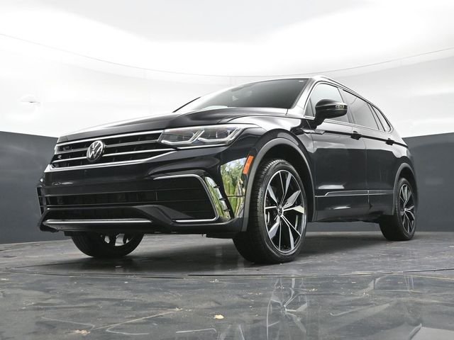 Used 2024 Deep Black Pearl Volkswagen 2.0T SEL R-Line image 32