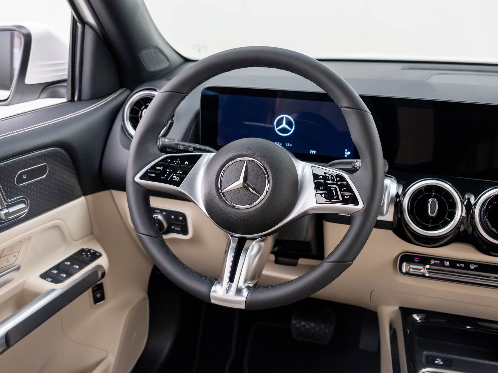 New 2026 White Mercedes-Benz GLB 250 image 11