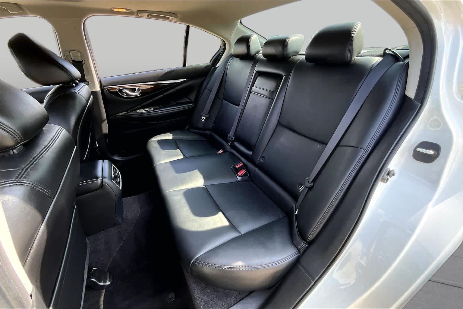 Used 2018 Pure White INFINITI 3.0t LUXE image 21