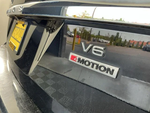Used 2019 Black Volkswagen 3.6L V6 SE image 10