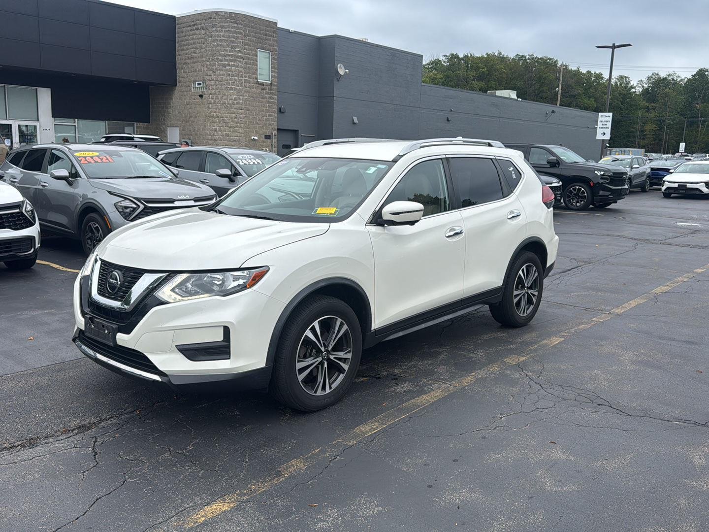 Used 2020 Pearl White Tricoat Nissan SV image 4