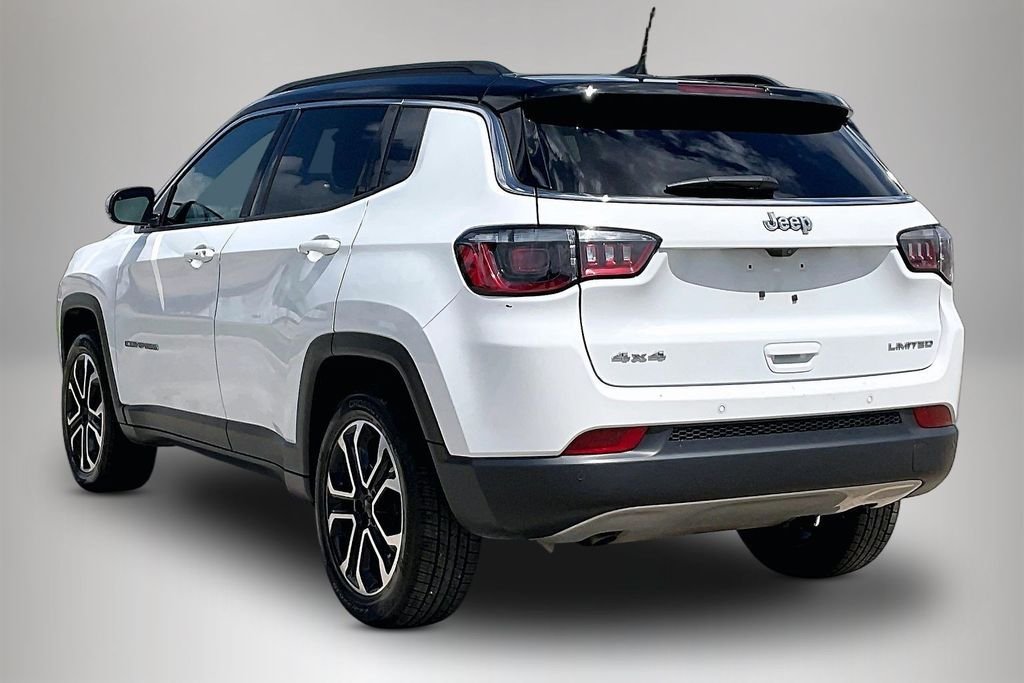 Used 2024 White/off-white Jeep Limited image 4