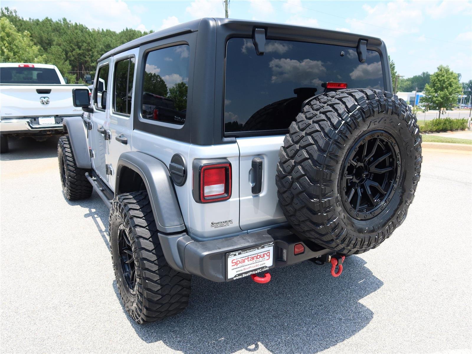 Used 2023 Silver Zynith Clearcoat Jeep Rubicon image 5