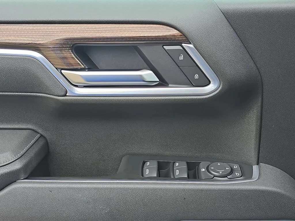 2025 Chevrolet Silverado 1500 LT - Photo 24