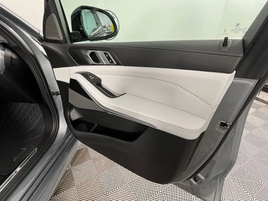 Certified Used 2024 Skyscraper Grey Metallic BMW xDrive40i image 25