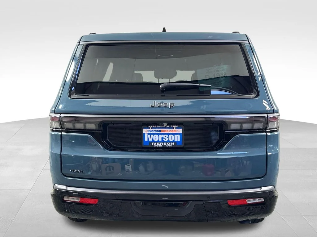 New 2026 Steel Blue Exterior Paint Jeep Limited Reserve image 8