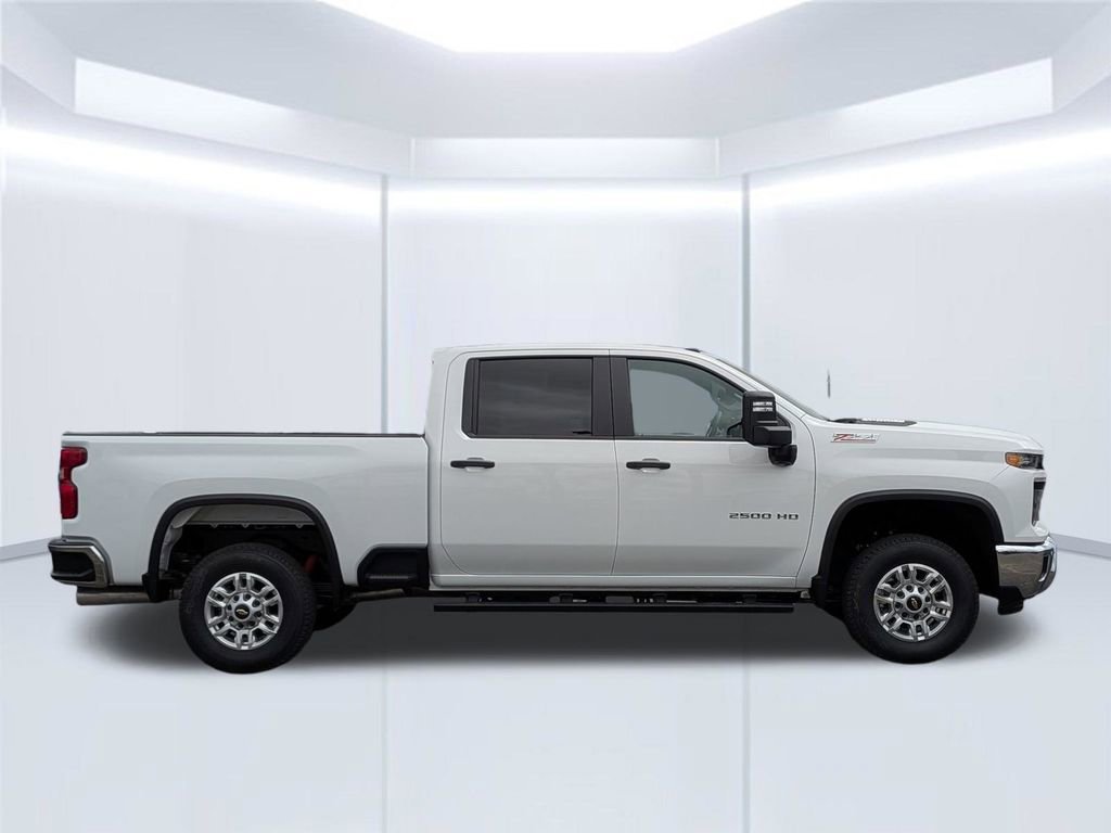 New 2026 Summit White Chevrolet WT image 7