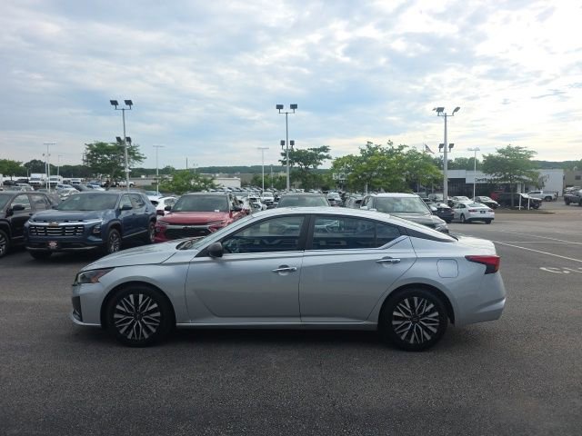Used 2024 Brilliant Silver Metallic Nissan 2.5 SV image 5