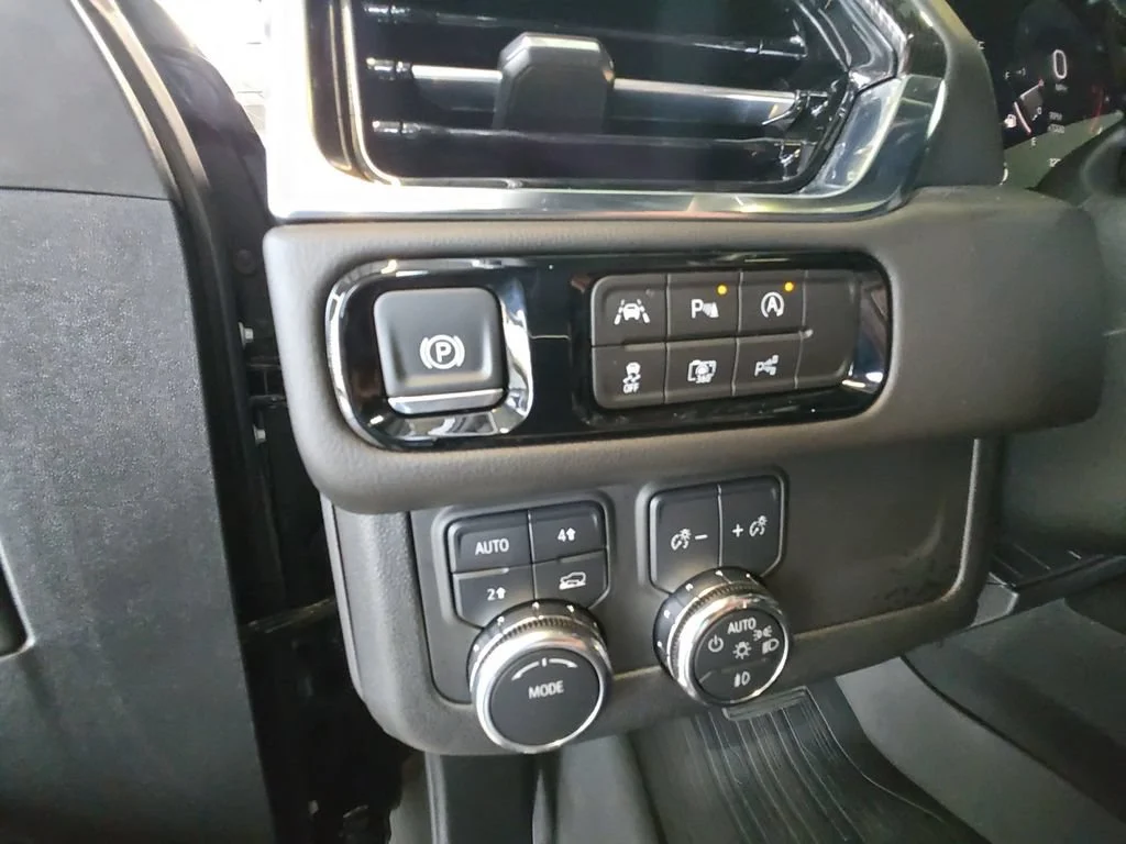 Certified Used 2025 Onyx Black GMC Elevation image 26