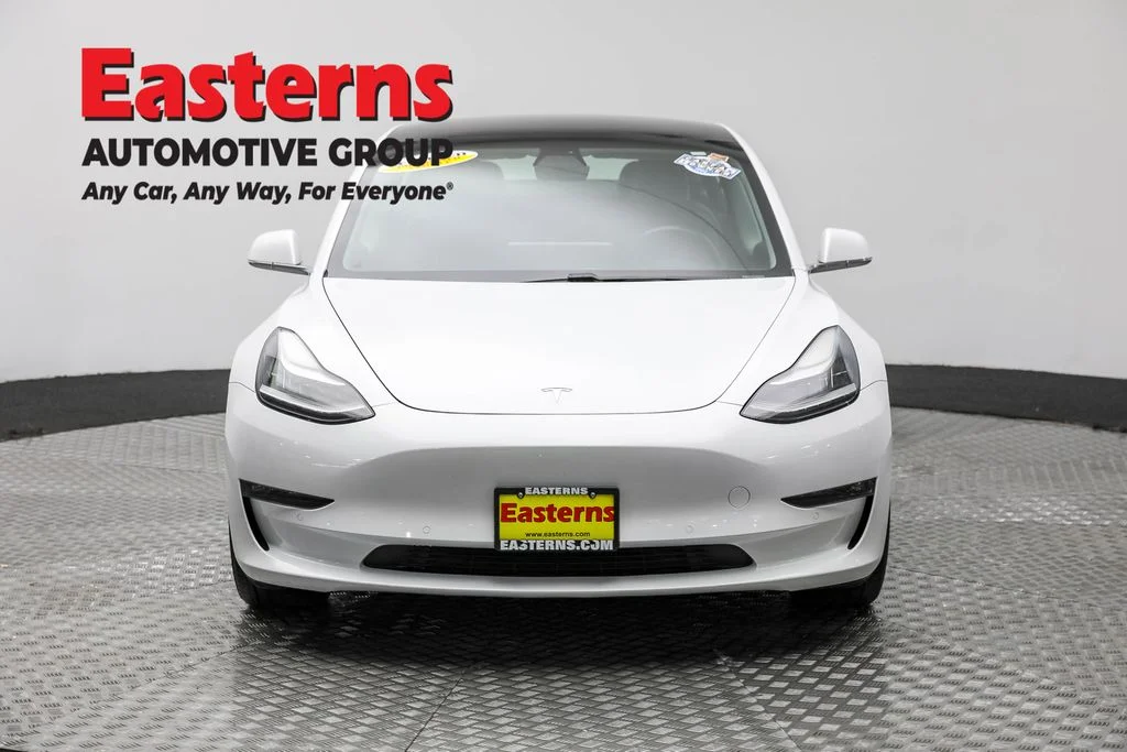 Used 2018 White Tesla Long Range image 2