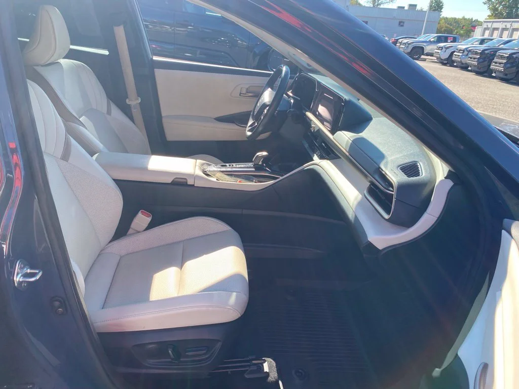 Used 2025 White Toyota Limited image 17