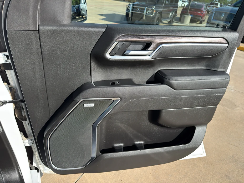 Used 2025 Summit White Chevrolet LTZ image 13