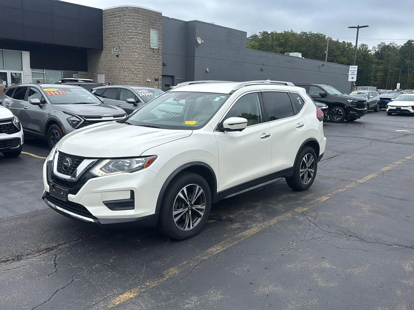 Used 2020 Pearl White Tricoat Nissan SV image 4