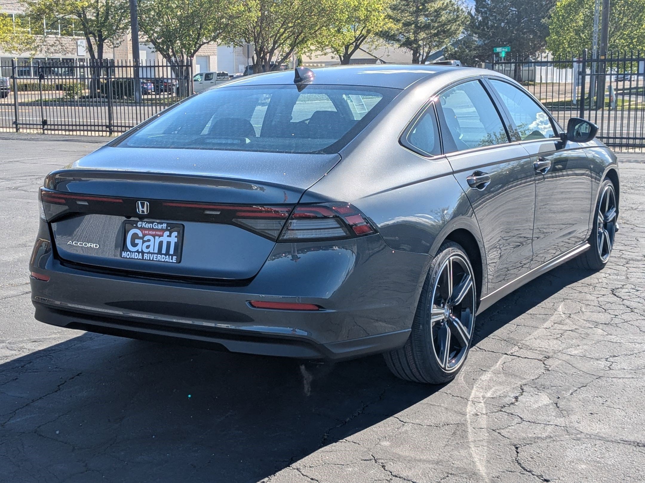 New 2026 Meteorite Gray Metallic Honda SE image 3