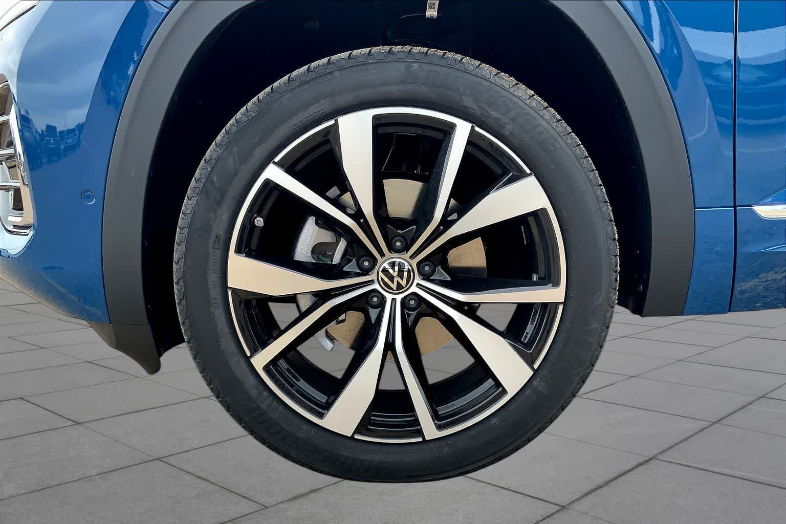 2026 Volkswagen Atlas SEL Premium R-Line - Photo 12