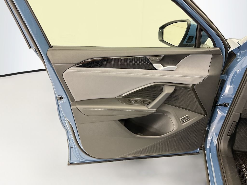 New 2026 Monterey Blue Pearl Volkswagen SE image 22