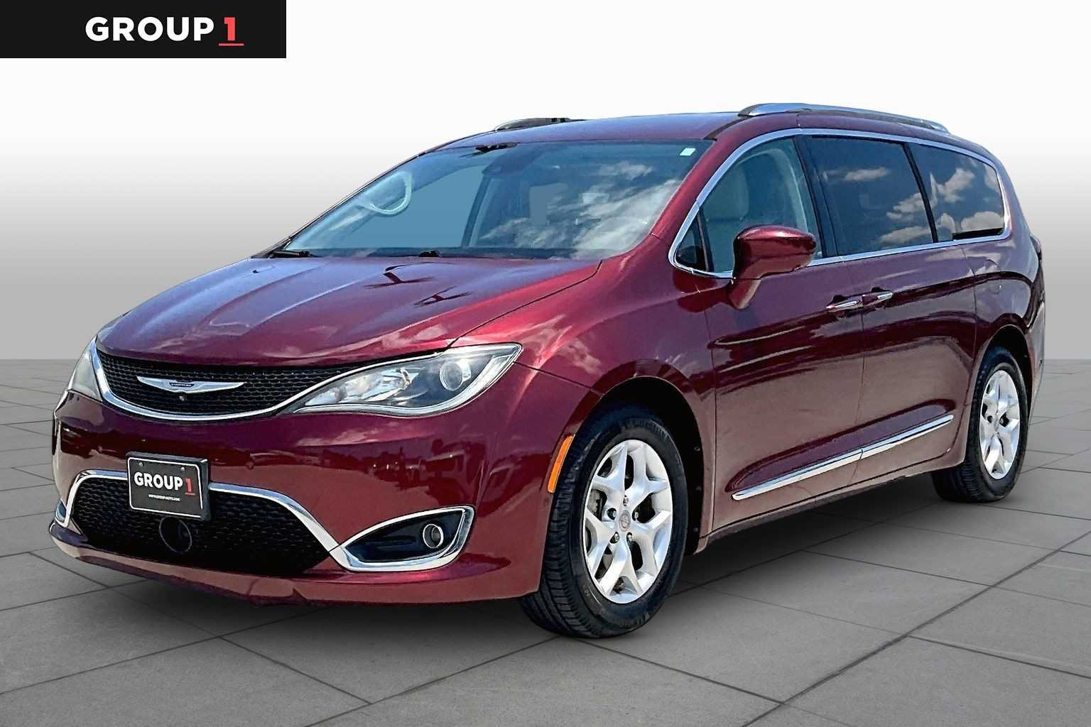2017 Chrysler Pacifica Touring-L Plus's photo