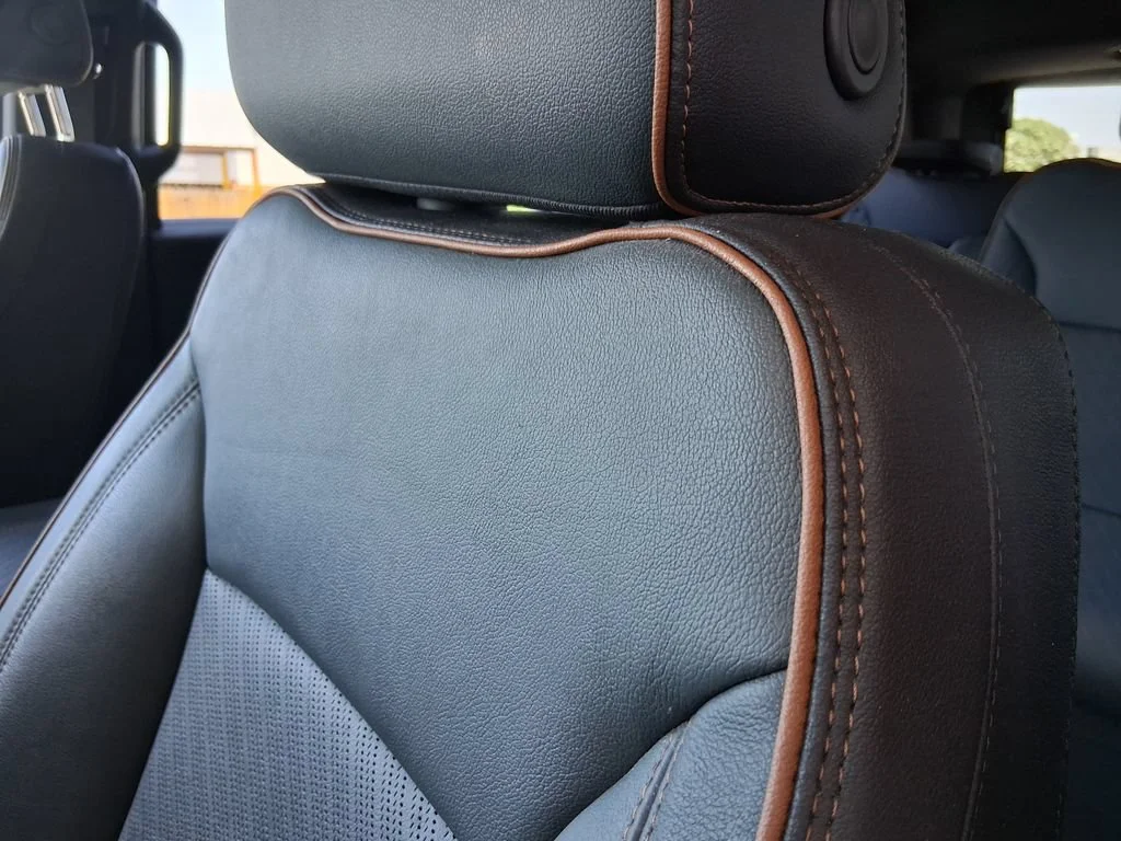 Used 2025 Sterling Metallic GMC AT4 image 20