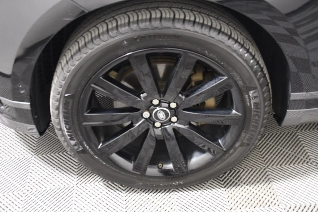 Used 2018 Santorini Black Land Rover HSE R-Dynamic image 11