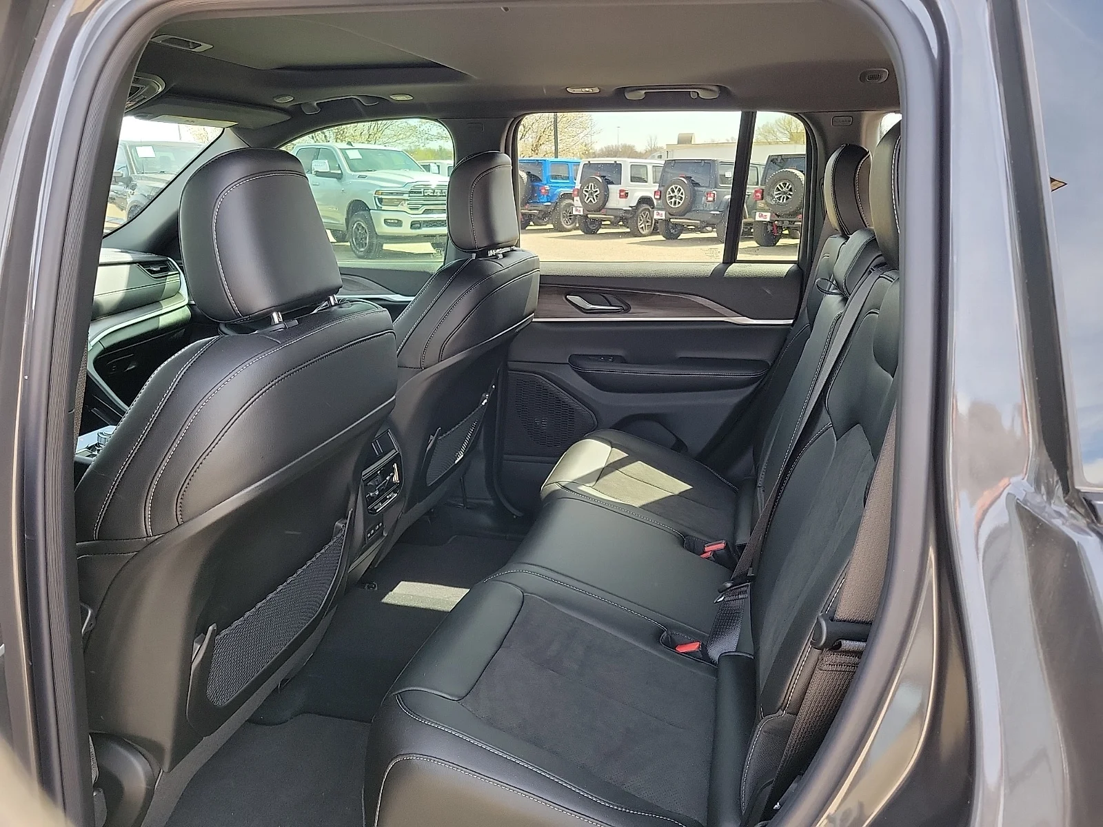 New 2026 Baltic Gray Jeep LAREDO ALTITUDE 4X4 image 9