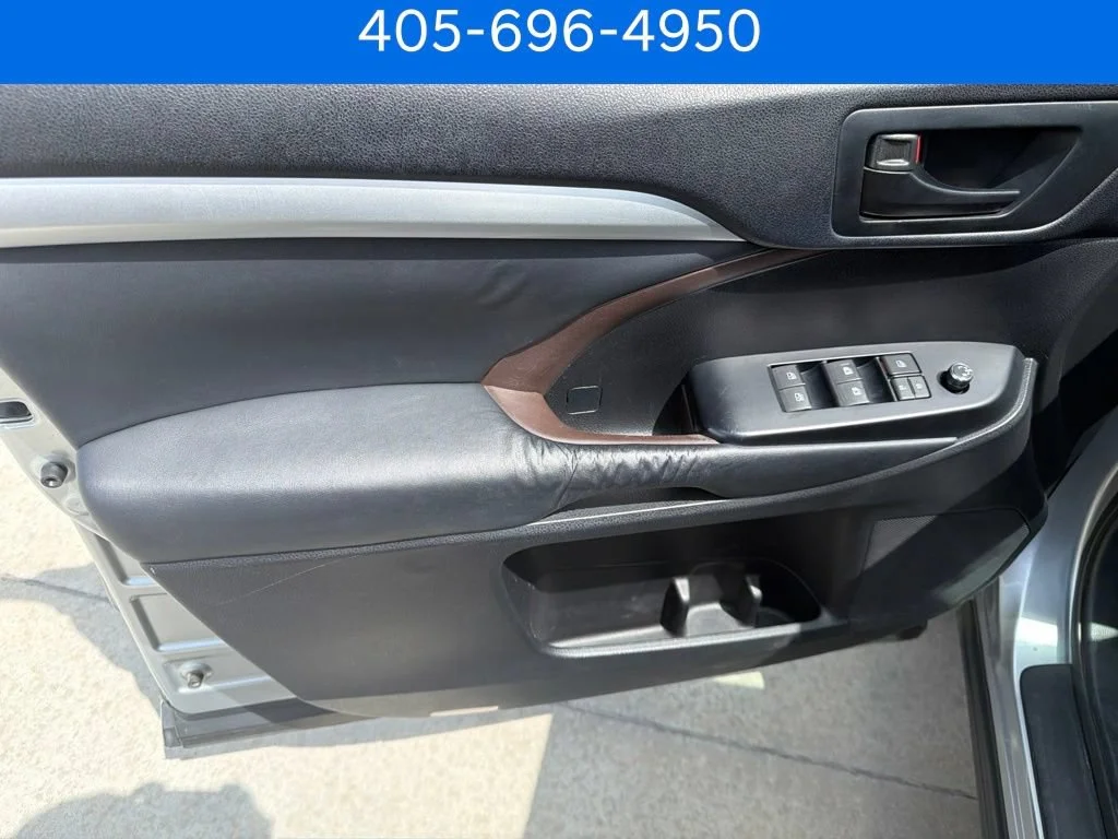 Pre-Owned 2015 Toyota Highlander LE Plus