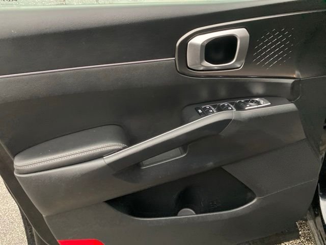 Used 2022 Black Kia S image 15