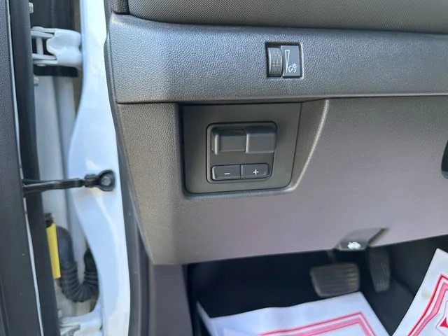 Certified Used 2024 White Chevrolet Z71 image 12