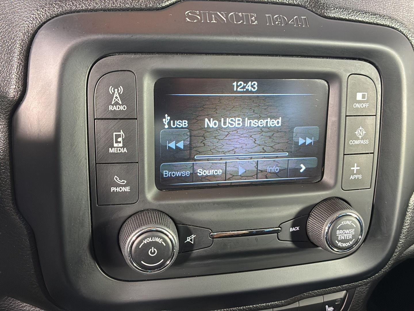 Used 2017 Granite Crystal Metallic Clearcoat Jeep Latitude image 28