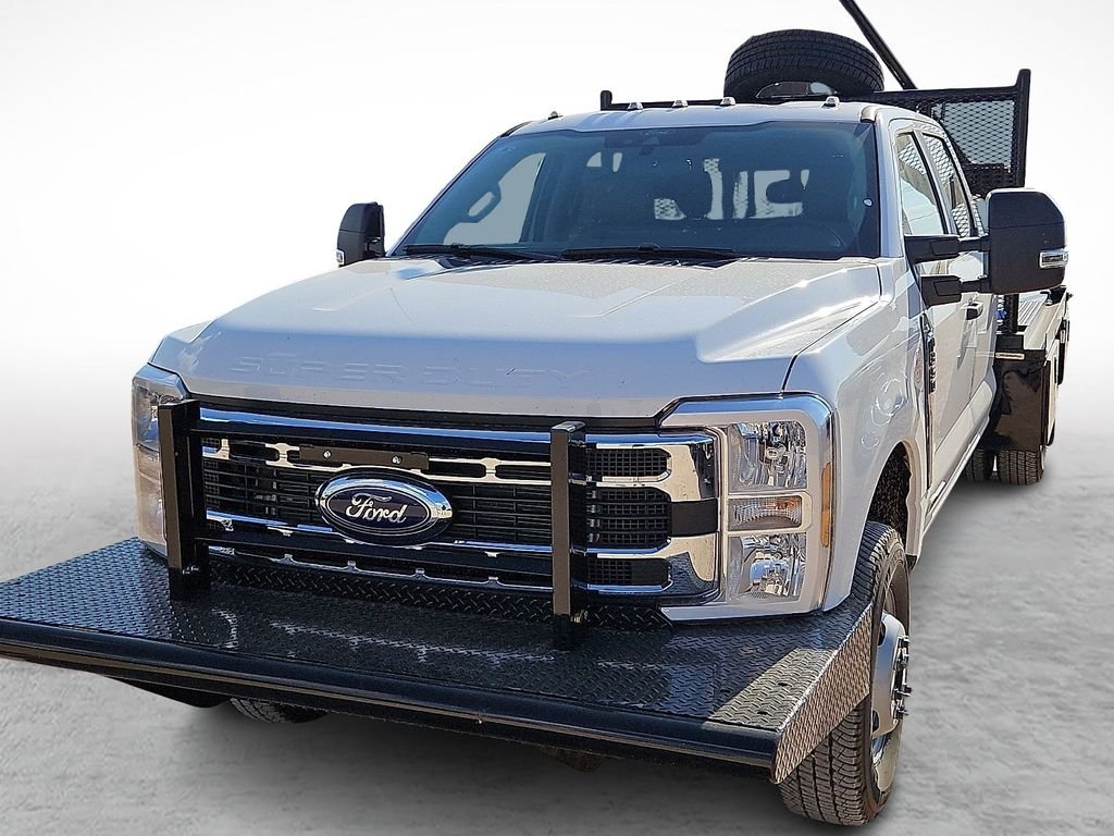 New 2026 Oxford White Ford F-350® XL image 4