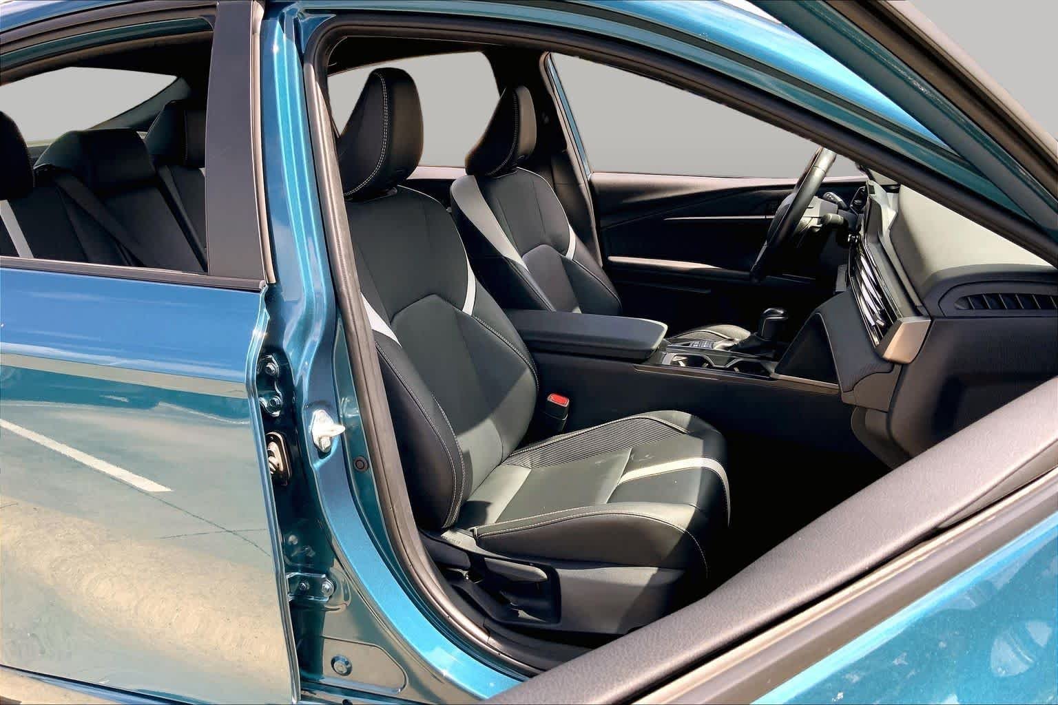 Used 2025 Ocean Gem Toyota SE image 9