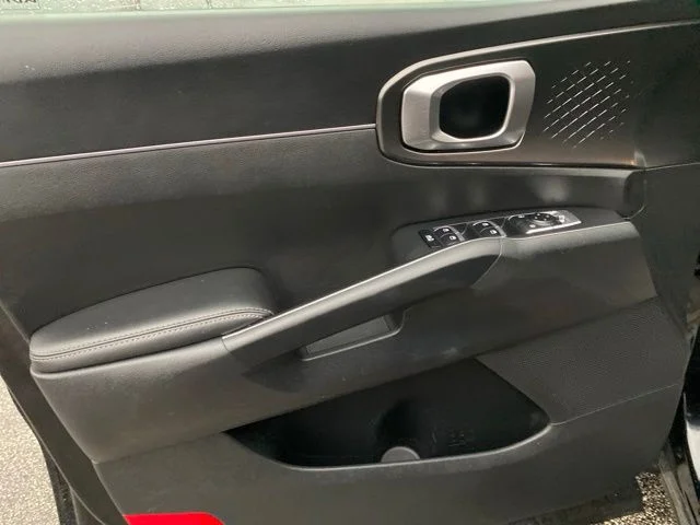 Used 2022 Black Kia S image 15