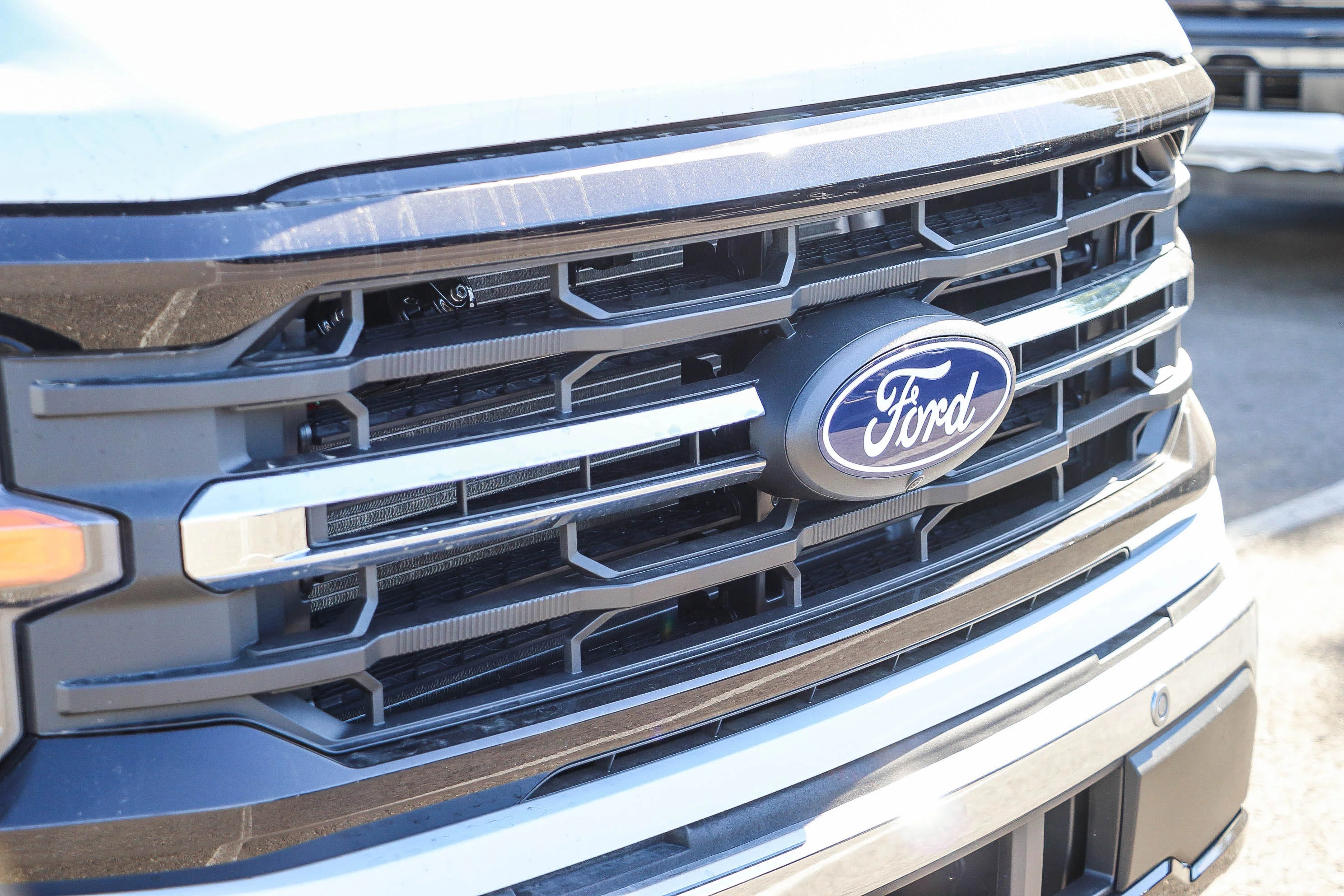 New 2026 Oxford White Ford XLT image 5